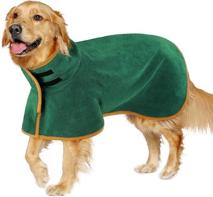 Quick drying microfibre robe for wet dogs